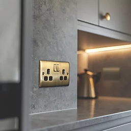 BG 13A 2-Gang DP Switched Plug Socket Antique Brass with Black Inserts - Image 3